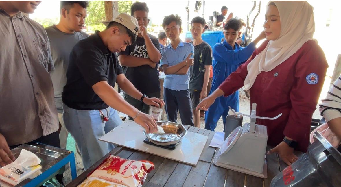 Dosen Teknologi Pembenihan Ikan Dampingi Kelompok Aquafarm Patommo melalui Inovasi Pakan Fortifikasi dan Smart Aquaculture System